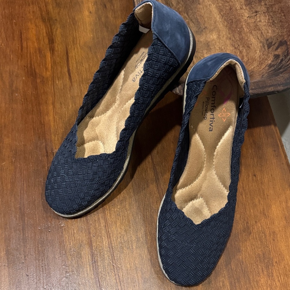 Comfortiva Women's Dark Blue Textured Loafers